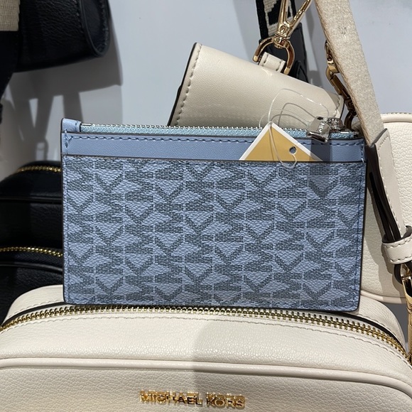 Michael Kors Jet Set Travel Medium Top Zip Card Case Wallet
Pale Blue 
NWT - Picture 4 of 16